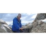 Adrian sucht Wanderfreunde in Häusern